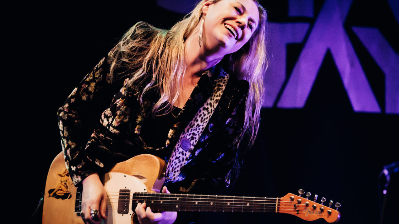 JOANNE SHAW TAYLOR TO GRACE STAGES ACROSS THE UK