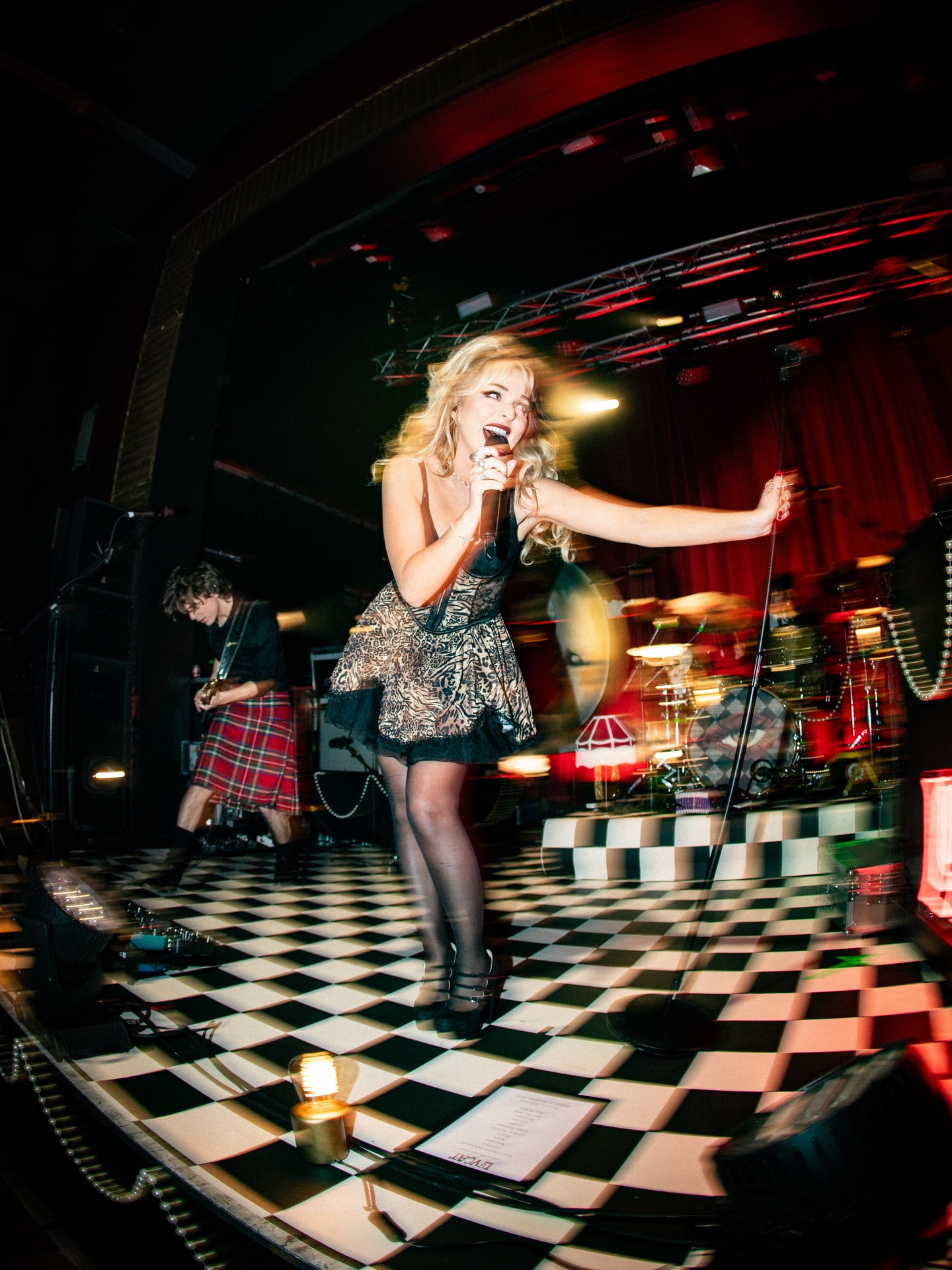 luvcat_1763237133_3766628535730191708_54875175273