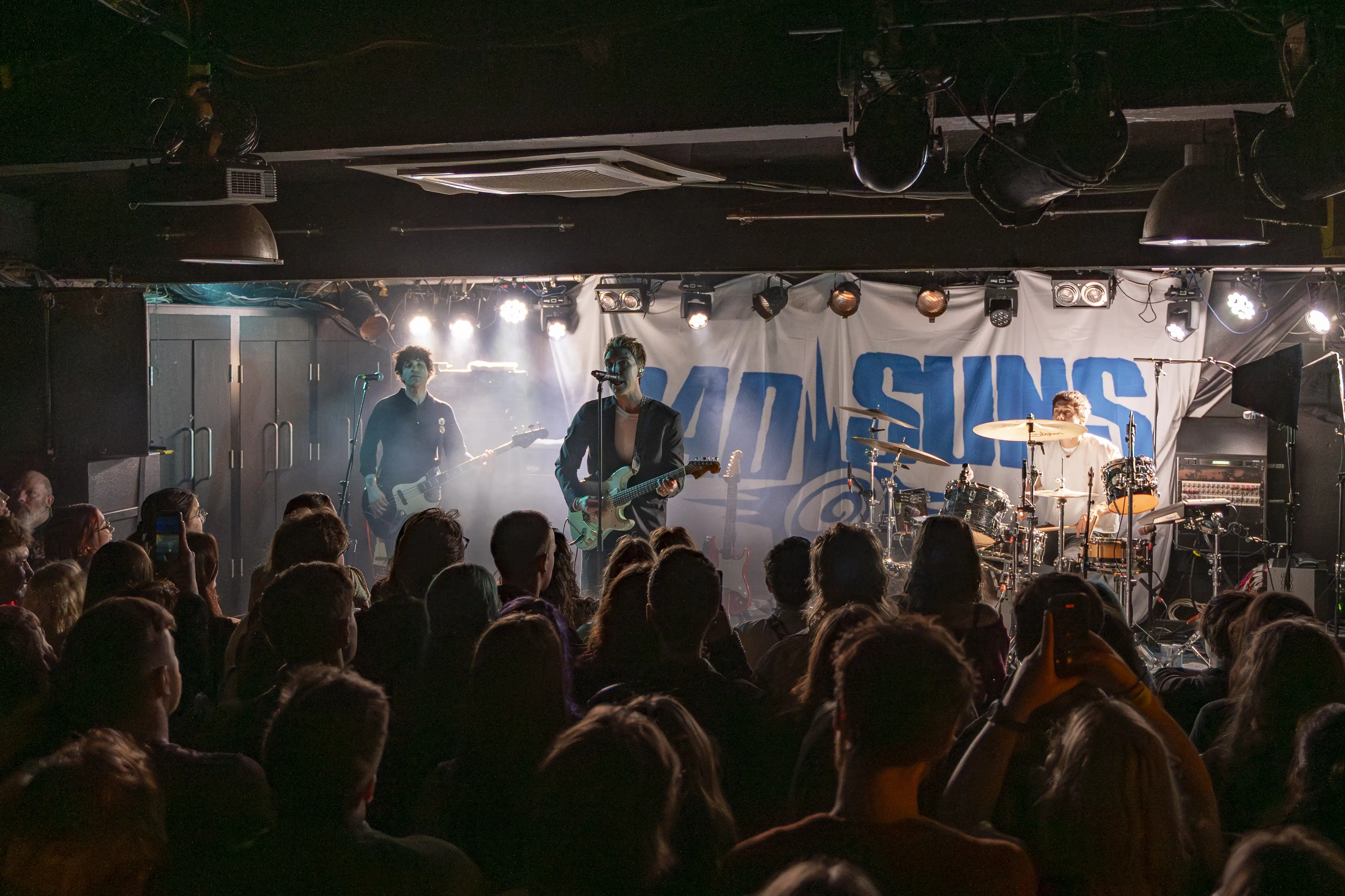 EXPLOSIVE CANADIAN BAND, BAD SUNS, KICK OFF THEIR ACCELERATOUR IN GLASGOW [King Tut’s Wah Wah Hut, 28.02.26]